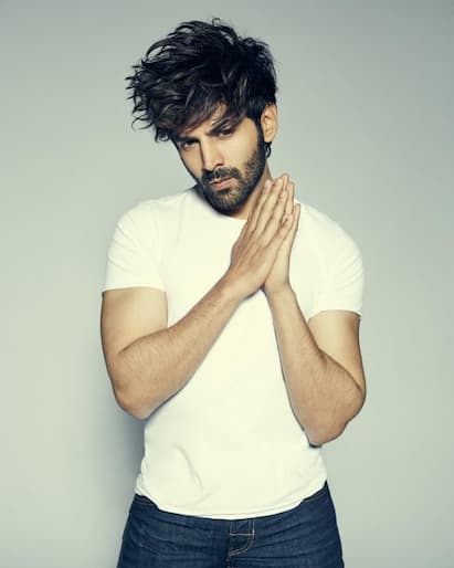 Kartik Aaryan Net Worth 2021: आलीशान अपार्टमेंट और लक्जरी कारों के मालिक है Kartik Aryan, जानिए कितनी है उनकी कुल संपत्ति की कीमत Kartik Aaryan Net Worth 2021: आलीशान अपार्टमेंट और लक्जरी कारों के मालिक है Kartik Aryan, जानिए कितनी है उनकी कुल संपत्ति की कीमत