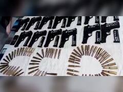 Munger News: मुंगेर महिला सहित दो तस्कर गिरफ्तार, भारी संख्या में अवैध हथियार, कारतूस और असलहा बरामद