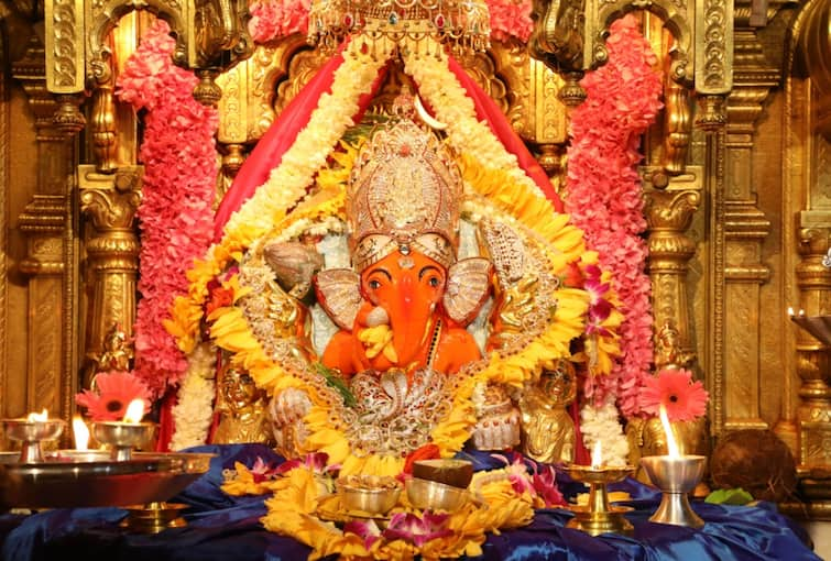 Shri Siddhi Vinayak Ganapati Mandir guidelines for Angarki Sankashti Chaturthi Angarki Sankashti Chaturthi 2021: अंगारकीनिमित्त सिद्धिवियानक मंदिराची जय्यत तयारी; पूजा, आरती ते प्रसादापर्यंत नियमावली जारी