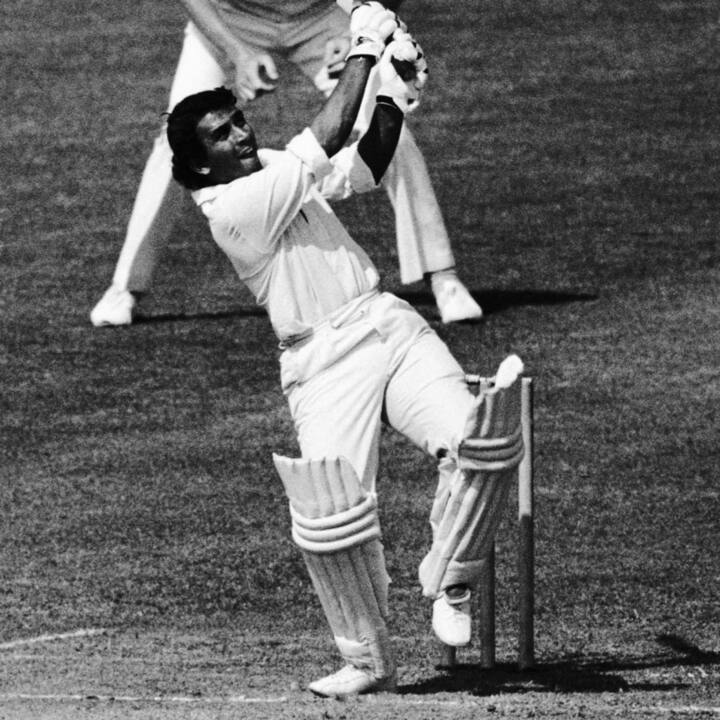 184 ரன்கள் என்ற எளிய இலக்கை நடப்புச் சாம்பியன் வெஸ்ட் இண்டீஸ் விரைவில் எட்டிப்பிடிக்கும் என்று எதிர்பார்க்கப்பட்டது.