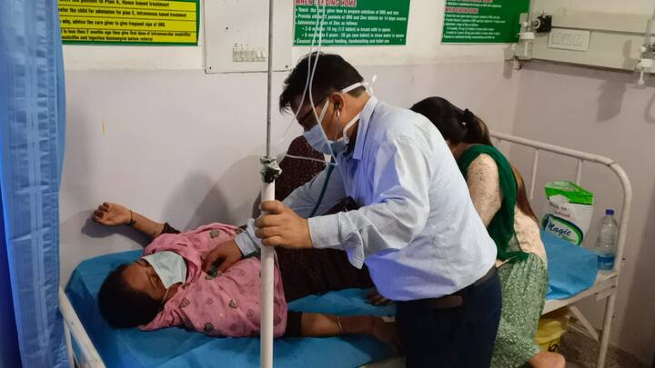 ਸਰਕਾਰੀ ਹਸਪਤਾਲ ਵਿੱਚ ਦੂਰ ਦੁਰਾਡੇ ਪਿੰਡੋਂ ਦਵਾਈਆਂ ਲੈਣ ਆਏ ਮਰੀਜ਼ ਪ੍ਰੇਸ਼ਾਨ ਹੋ ਰਹੇ ਹਨ। ਮਰੀਜ਼ਾਂ ਨੇ ਕਿਹਾ ਕਿ ਇੱਕ ਦਿਨ ਪਹਿਲਾਂ ਇਸ ਬਾਰੇ ਉਨ੍ਹਾਂ ਨੂੰ ਦੱਸਣਾ ਚਾਹੀਦਾ ਸੀ।