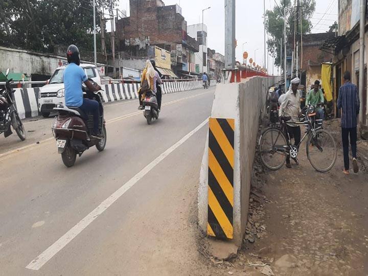 Question raises on Railway Over Bridge in Varanasi Uttar Pradesh ann आशापुर-सारनाथ पुल की लंबाई पर खड़े हुये सवाल, सेतु निर्माण निगम के अफसर दे रहे सफाई