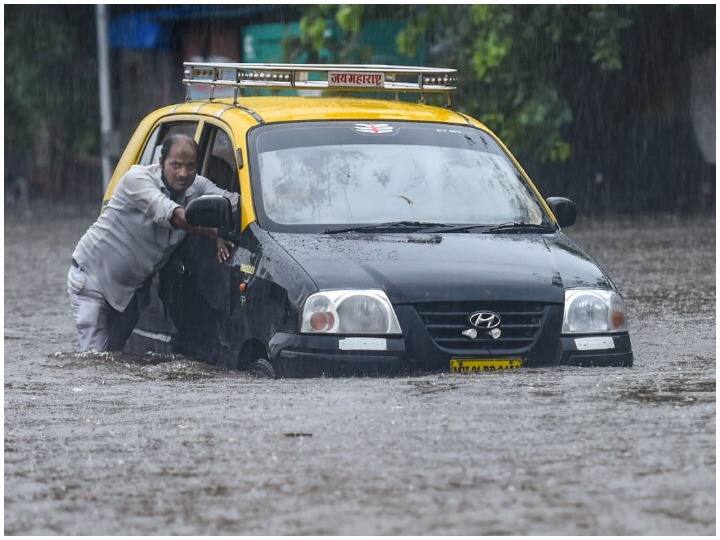 Car Tips Follow some tips in that situation when your car stuck in the rainy water see full details Car Tips: बारिश में फंस जाए कार तो करें ये उपाय, वर्ना छोटी सी गलती पड़ सकती है भारी