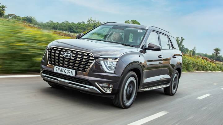 ਖ਼ੂਬਸੂਰਤ ਵੱਡੇ ਡਿਸਪਲੇਅ ਦੇ ਨਾਲ ਨਵਾਂ 360 ਡਿਗਰੀ ਕੈਮਰਾ ਬਹੁਤ ਖਾਸ ਹੈ। ਲੰਬੇ ਵ੍ਹੀਲਬੇਸ ਦੇ ਕਾਰਨ, ਅਲਕਾਜ਼ਾਰ (Alcazar) ਵਿੱਚ ਲੰਮੇ ਵਿਅਕਤੀਆਂ ਲਈ ਵੀ ਵਧੀਆ ਲੈੱਗਰੂਮ ਹੈ ਅਤੇ ਤੁਸੀਂ ਇਸ ਨੂੰ ਸਲਾਈਡ ਕਰ ਸਕਦੇ ਹੋ। ਦੂਜੀ ਰੋਅ ਵਿੱਚ ਟੇਬਲ, ਰੀਟ੍ਰੈਕਟੇਬਲ ਕੱਪ ਹੋਲਡਰ, ਰੀਅਰ ਵਿੰਡੋ ਸਨਸ਼ੇਡ ਅਤੇ ਇੱਥੋਂ ਤਕ ਕਿ ਵਾਇਰਲੈੱਸ ਚਾਰਜਿੰਗ ਨਾਲ ਪੇਸ਼ ਕੀਤੀਆਂ ਵਿਸ਼ੇਸ਼ਤਾਵਾਂ ਬਾਰੇ ਕੋਈ ਸ਼ਿਕਾਇਤਾਂ ਨਹੀਂ ਹਨ। ਤੀਜੀ ਰੋਅ ਤੱਕ ਪਹੁੰਚ ਵੀ ਬਹੁਤ ਅਸਾਨ ਹੈ, ਉਥੇ ਹੀ ਤੁਹਾਨੂੰ ਤੀਜੀ ਰੋਅ ਉੱਤੇ ਵੀ USB ਚਾਰਜਰ ਮਿਲਦੇ ਹਨ।