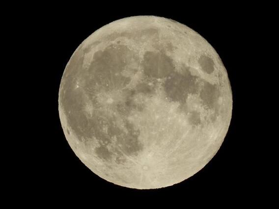 Strawberry super moon : ஸ்ட்ராபெர்ரி நிலவே! - 2021ன் சூப்பர் மூன் புகைப்படங்கள் Strawberry super moon : ஸ்ட்ராபெர்ரி நிலவே! - 2021ன் சூப்பர் மூன் புகைப்படங்கள்