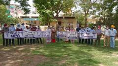 ਸਰਕਾਰ ਵਲੋਂ ਜਾਰੀ ਪੇ-ਕਮਿਸ਼ਨ ਦੇ ਵਿਰੁੱਧ ਮੈਦਾਨ ’ਚ ਉਤਰੇ ਸਰਕਾਰੀ ਡਾਕਟਰ, ਕੀਤੀ ਸੰਕੇਤਕ ਹੜਤਾਲ, ਮਰੀਜ਼ ਪ੍ਰੇਸ਼ਾਨ