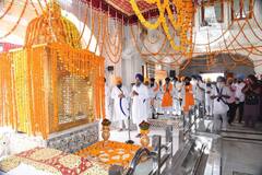 ਗੁਰੂ ਹਰਗੋਬਿੰਦ ਸਾਹਿਬ ਦੇ ਪ੍ਰਕਾਸ਼ ਪੁਰਬ ਮੌਕੇ ਸੰਗਤਾਂ ਹਰਿਮੰਦਰ ਸਾਹਿਬ ਵਿਖੇ ਨਤਮਸਤਕ ਹੋਈਆਂ, ਵੇਖੋ ਤਸਵੀਰਾਂ