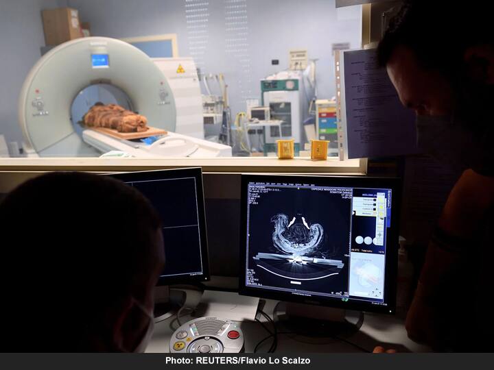 इटलीतील हा प्रयोग ऐतिहासिक संशोधानाचा एक भाग असून त्यामुळे ममी संबंधी रहस्यांचा मोठा खजाना उघड होण्याची शक्यता वर्तवण्यात येत आहे. Photo : REUTERS/Flavio Lo Scalzo