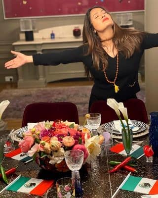 ब्रेस्ट साइज बढ़ने पर ट्रोल हुईं ये एक्ट्रेस 8 Salma Hayek News: ब्रेस्ट साइज बढ़ने पर ट्रोल हुईं ये एक्ट्रेस तो दिया करारा जवाब, कहा- ये नेचुरल हैं