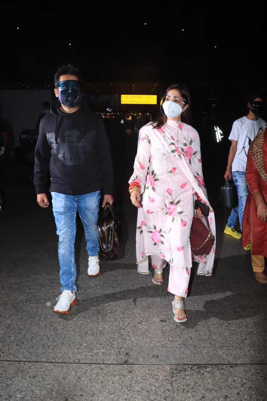 Newly Married Yami Gautam & Aditya Dhar Return To Mumbai After Wedding ...