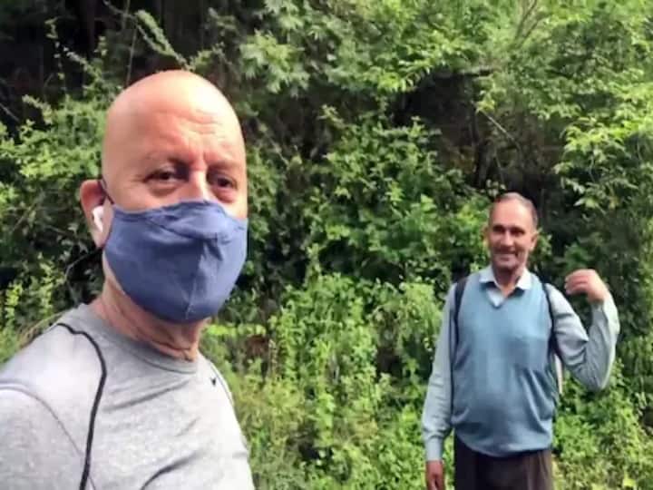 Video: शिमला में मॉर्निंग वॉक पर निकले Anupam Kher को नहीं पहचान सका शख्स, वीडियो बनाकर बोले-  मुझे डूब मरना चाहिए