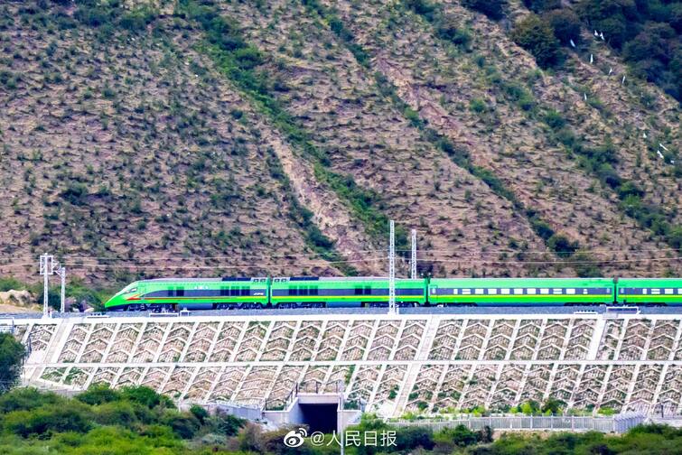 China on Friday operationalised its first fully electrified bullet train in the remote Himalayan region ਚੀਨ ਨੇ ਲਾਂਚ ਕੀਤੀ ਆਪਣੀ ਪਹਿਲੀ ਬੁਲੇਟ ਟ੍ਰੇਨ, ਅਰੁਣਾਚਲ ਪ੍ਰਦੇਸ਼ ਬਾਰਡਰ ਨੇੜੇ ਤਿੱਬਤ ਤੋਂ ਕੀਤੀ ਸ਼ੁਰੂਆਤ