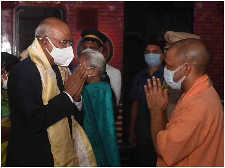 President Ram Nath Kovind reached Kanpur by special presidential train uttar pradesh कानपुर पहुंचे राष्ट्रपति रामनाथ कोविंद, राज्यपाल आनंदीबेन पटेल और सीएम योगी ने किया स्वागत