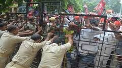 Varanasi Breaking: SP कार्यकर्ताओं का जिला मुख्यालय पर हंगामा, BJP और SP आमने-सामने
