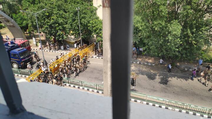 ਕਿਸਾਨੀ ਅੰਦੋਲਨ ਦੇ ਸੱਤ ਮਹੀਨੇ ਪੂਰੇ ਹੋਣ 'ਤੇ ਕਿਸਾਨ ਅੱਜ ਦੇਸ਼ ਭਰ ਦੇ ਰਾਜ ਭਵਨਾਂ ਦੇ ਬਾਹਰ ਪ੍ਰਦਰਸ਼ਨ ਕਰਨਗੇ ਅਤੇ ਰਾਸ਼ਟਰਪਤੀ ਨੂੰ ਮੰਗ ਪੱਤਰ ਸੌਂਪਣਗੇ।