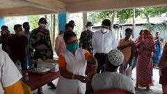 সীমান্তবর্তী প্রত্যন্ত গ্রামে দুয়ারে ভ্যাকসিন প্রকল্পে সামিল খোদ জেলাশাসক