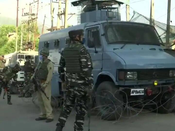 srinagar Terrorist attack on CRPF bunker in Kashmir, three civilians injured Srinagar : काश्मीरमध्ये CRPF च्या जवानांवर दहशतवादी हल्ला, तीन नागरिक जखमी