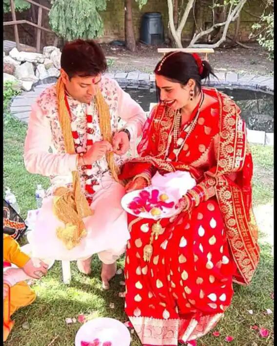 प्रियंकाची आई मधु चोप्रा यांनीही या वृत्ताला दुजोरा दिला होता. लग्नाबद्दल घाई करणे योग्य नाही, असे त्या म्हणाल्या होत्या. (PIC Credit: Ishita Kumar's Instagram)