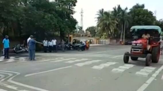 Vadodara: આ ગામ પાસે અઢી ફુટ રોડ પર થયું સ્લિપેજ, સ્થાનિકોએ રોડની ગુણવત્તા અંગે ઉઠાવ્યા સવાલ