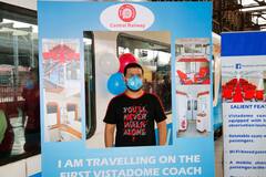 In Pics : व्हिस्टाडोम कोचसह मुंबई-पुणे डेक्कन एक्सप्रेसची पहिली फेरी; प्रवाशांनी नदी, खोरे, धबधबे इत्यादी दृश्यांचा आनंद लुटला