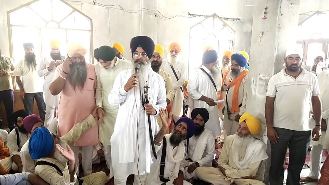 ਗੁਰਦੁਆਰਾ ਸਾਹਿਬ ਅੰਦਰ ਅੱਗ ਦੇ ਮਾਮਲੇ ਵਿੱਚ ਸਿੱਖ ਜੱਥੇਬੰਦੀਆਂ ਲਿਆ ਵੱਡਾ ਫੈਸਲਾ, ਪ੍ਰਸ਼ਾਸਨ ਨੂੰ ਦਿੱਤੀ ਚਿਤਾਵਨੀ Sikh groups take major decision in Gurdwara Sahib fire case, warns administration ਗੁਰਦੁਆਰਾ ਸਾਹਿਬ ਅੰਦਰ ਅੱਗ ਦੇ ਮਾਮਲੇ ਵਿੱਚ ਸਿੱਖ ਜੱਥੇਬੰਦੀਆਂ ਲਿਆ ਵੱਡਾ ਫੈਸਲਾ, ਪ੍ਰਸ਼ਾਸਨ ਨੂੰ ਦਿੱਤੀ ਚਿਤਾਵਨੀ