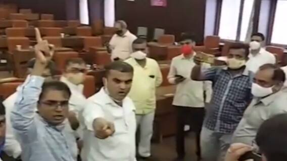 Surat:શિક્ષણ સમિતિની ચૂંટણીમાં AAP અને ભાજપ વચ્ચે ઘર્ષણ,શું કહ્યું મેયરે?,જુઓ વીડિયો