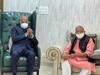 दोस्त से मिलने उनके घर पहुंचे राष्ट्रपति रामनाथ कोविंद, शादी की सालगिरह का उपहार ले जाना नहीं भूले