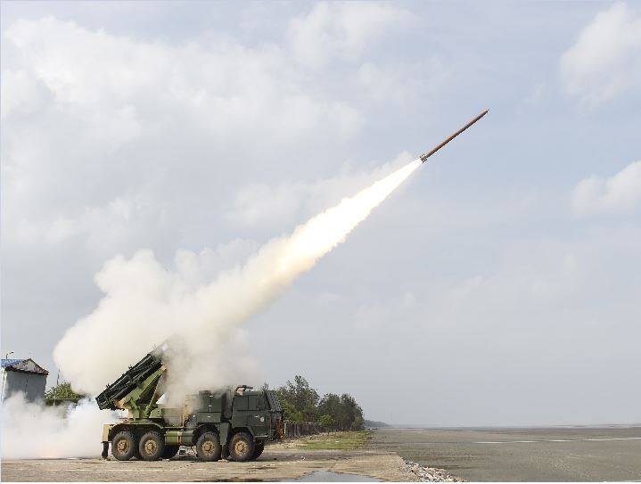 DRDO successfully test fires Enhanced Pinaka Rocket Check details Pinaka Rocket Testing: स्वदेशी 'पिनाका' रॉकेटची यशस्वी चाचणी, भेदणार अचूक लक्ष्य... जाणून घ्या सविस्तर