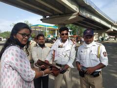 Akola : 'वस्तू हरवली, प्रामाणिकता अन माणुसकी गवसली', अकोला वाहतूक पोलिसांचा आदर्श वस्तुपाठ