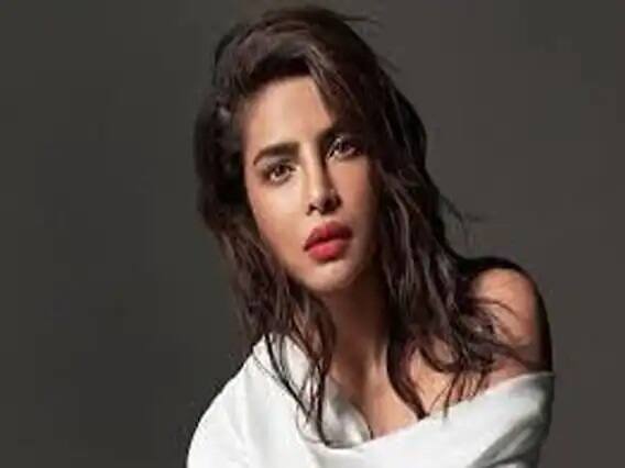 এর পাশাপাশি শরীরে ভিটামিন আর প্রোটিনের চাহিদা মেটানোর জন্য সব্জি ও ফল খান প্রিয়াঙ্কা। ব্রেকফাস্টে খান দুটি ডিম ও স্কিমড দুধ। দুপুরের খাবারের তালিকায় থাকে ২টি রুটি, ডাল, স্যালাড আর সব্জি।