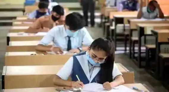 Gujarat: School organizers protest against Rupani Government fee cuts warning રૂપાણી સરકારે ખાનગી સ્કૂલોને ફીમાં કેટલા ટકા ઘટાડો કરવા કહ્યું? સંચાલકોએ ઈન્કાર કરીને શું આપી ચીમકી?