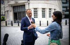 ਮਹਿਲਾ ਕਰਮਚਾਰੀ ਨੂੰ ਚੁੰਮਣ ਕਰਕੇ ਸਿਹਤ ਮੰਤਰੀ ਨੂੰ ਦੇਣਾ ਪਿਆ ਅਸਤੀਫਾ