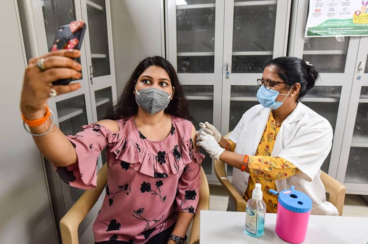 33 crore Indian adults may currently be hesitant to take the COVID vaccine, says LocalCircles survey देश में 33 करोड़ व्यस्कों में अभी भी वैक्सीन को लेकर हिचकिचाहट, सरकार को और जागरुकता फैलाने की जरूरत- सर्वे