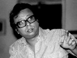 শোনা যায়, যখন আর ডি বর্মণের জন্ম হয়েছিল, তখন তাঁর বাবা সচিন দেব বর্মণকে অভিনন্দন জানাতে বাড়িতে পৌঁছন অশোক কুমার। তিনি গিয়ে দেখেন, ছোট্ট রাহুল দেব চিৎকার করে কাঁদছে। সেই শুনে, অশোক কুমার মজা করে বলেছিলেন, এই শিশু তো দেখছি পঞ্চম সুরে কাঁদে। ব্যাস, সেই থেকেই রাহুল দেব বর্মণের নাম হয়ে যায় পঞ্চম। পরে, তাঁকে পঞ্চম দা বলে ডাকতে শুরু করে গোটা ইন্ডাস্ট্রি।
