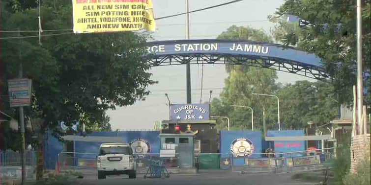Jammu Blast Two drones used attack Jammu Air Force base possible target aircraft sources Jammu Airforce Base Blast: জম্মুর এয়ারফোর্স স্টেশনের বিস্ফোরণে ব্যবহৃত ড্রোন, টার্গেট ছিল যুদ্ধবিমান, দাবি বায়ুসেনার