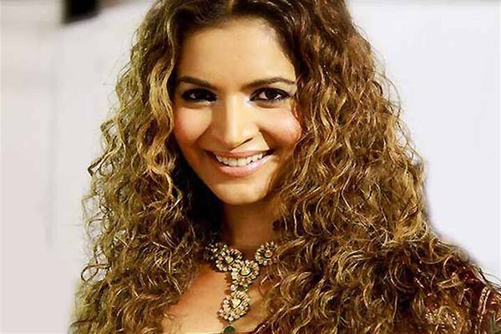 Shweta Kawatra - कई टीवी सीरियल्स में वैंप का किरदार निभाने वाली श्वेता बहुत वक्त से नहीं दिखीं. इन्हें एकता कपूर के शो 'कहानी घर घर की' से पहचान मिली थी. इस शो में भी उन्होंने नेगेटिव रोल ही निभाया था.