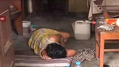 Tangra: রবিনসন স্ট্রিটের ছায়া এবার ট্যাংরায়, ৪-৫ দিন ধরে মায়ের দেহ আগলে রাখল মেয়ে!