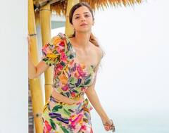 vedhika | செம்பருத்தி பூக்காரி ஆசப்பட்டு பூத்திருக்கா! - வேதிகா க்ளிக்ஸ்