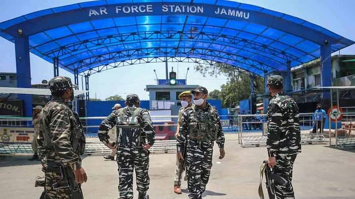 Jammu Bomb Blast investigation NIA detained two suspects terrorist Jammu Blast : दहशतवादी ड्रोनचं खरं लक्ष्य एटीसी आणि MI-17 हेलिकॉप्टर, दोन संशयित  NIA च्या ताब्यात