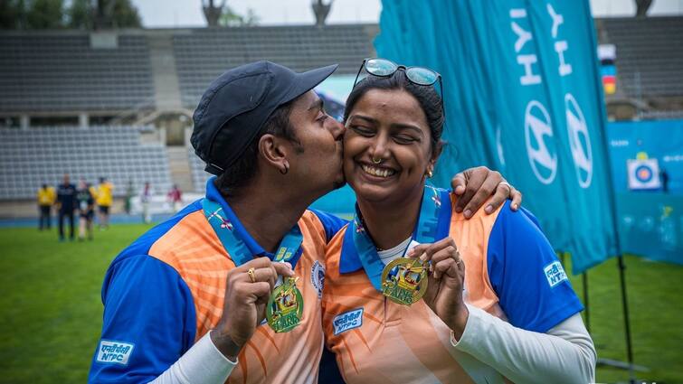 Archery World Cup: Atanu Das, Deepika Kumari win gold in mixed recurve event Archery World Cup: তিরন্দাজি বিশ্বকাপে কলকাতার দম্পতির দাপট