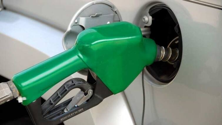 petrol costlier by 35 paise each know petrol and diesel prices in your city today મોંઘવારીનો ડામઃ આજે ફરી પેટ્રોલના ભાવ વધ્યા, જાણો પ્રતિ લિટર કેટલો ભાવવધારો ઝીંકાયો