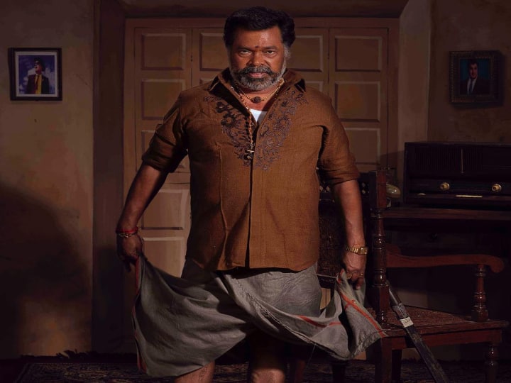 தனது 20 வயதிலேயே திரைப்பட வாழ்க்கையை கன்னி ராசி படம் மூலம் தொடங்கினார்