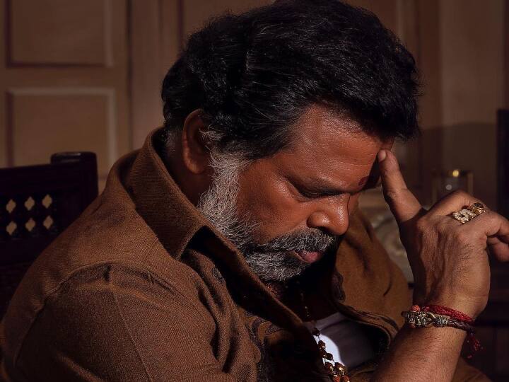 இவர் 100-க்கும் மேற்பட்ட தமிழ் படங்களில் பல்வேறு வேடங்களில் நடித்துள்ளார்.