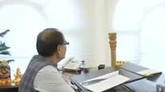 Vaccine लगवाने से डर रहे लोगों से PM Modi ने की 'Mann Ki Baat'