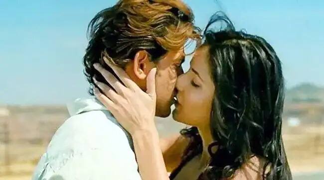 फिल्म 'जिंदगी ना मिलेगी दोबारा' में कटरीना कैफ और ऋतिक रोशन किस करते नजर आए थे.