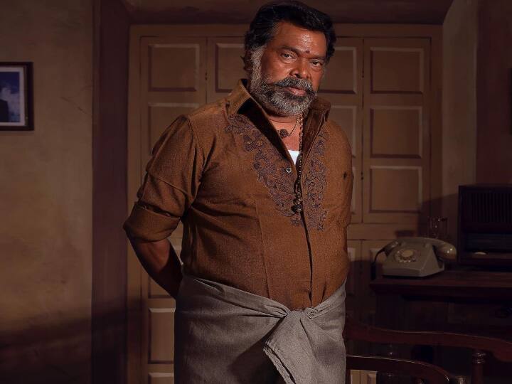 சன் டிவியில் அசத்தப்போவது யாரு நிகழிச்சியில் விருந்தினராகவும், நீதிபதியாகவும் இருந்தார்