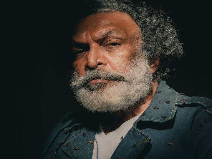 2 ஆண்டுகளுக்குப் பிறகு, எஸ். பி. முத்துராமனின் வேலகாரன் மற்றும் வண்ண கனவுகள் படத்தில் வில்லனாக நடித்தார்