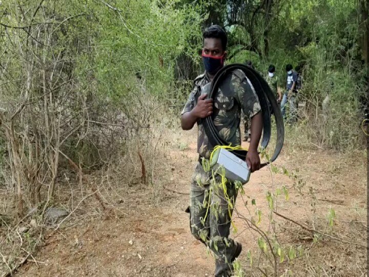 ’ஆபரேஷன் பாகுபலி’ - காட்டு யானைக்கு ரேடியோ காலர் பொருத்தும் பணிகளைத் தொடங்கிய வனத்துறையினர்..!