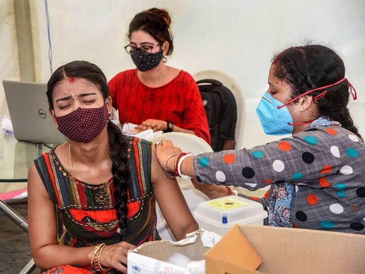 Vaccination campaign slows down in Gujarat, 50 per cent reduction in vaccinations in 6 days વાજતેગાજતે શરૂ કરેલ વેક્સિનેશન મહાઅભિયાનને બ્રેક લાગી,  રાજ્યમાં 6 દિવસમાં 50 ટકાથી વધુને ઘટાડો
