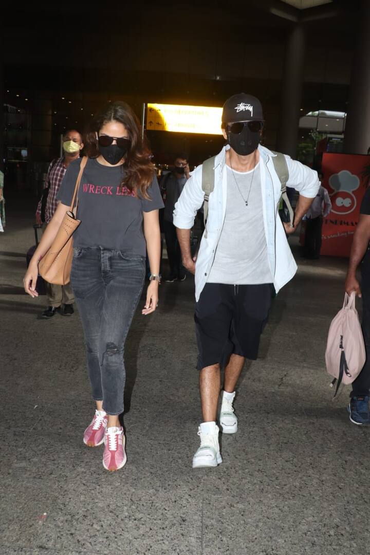 दोनों ने सेफ्टी का पूरा ध्यान रखा था और फेस को मास्क से कवर भी किया था. हालांकि दोनों के साथ मीशा और ज़ैन में से कोई भी साथ नहीं दिखा.